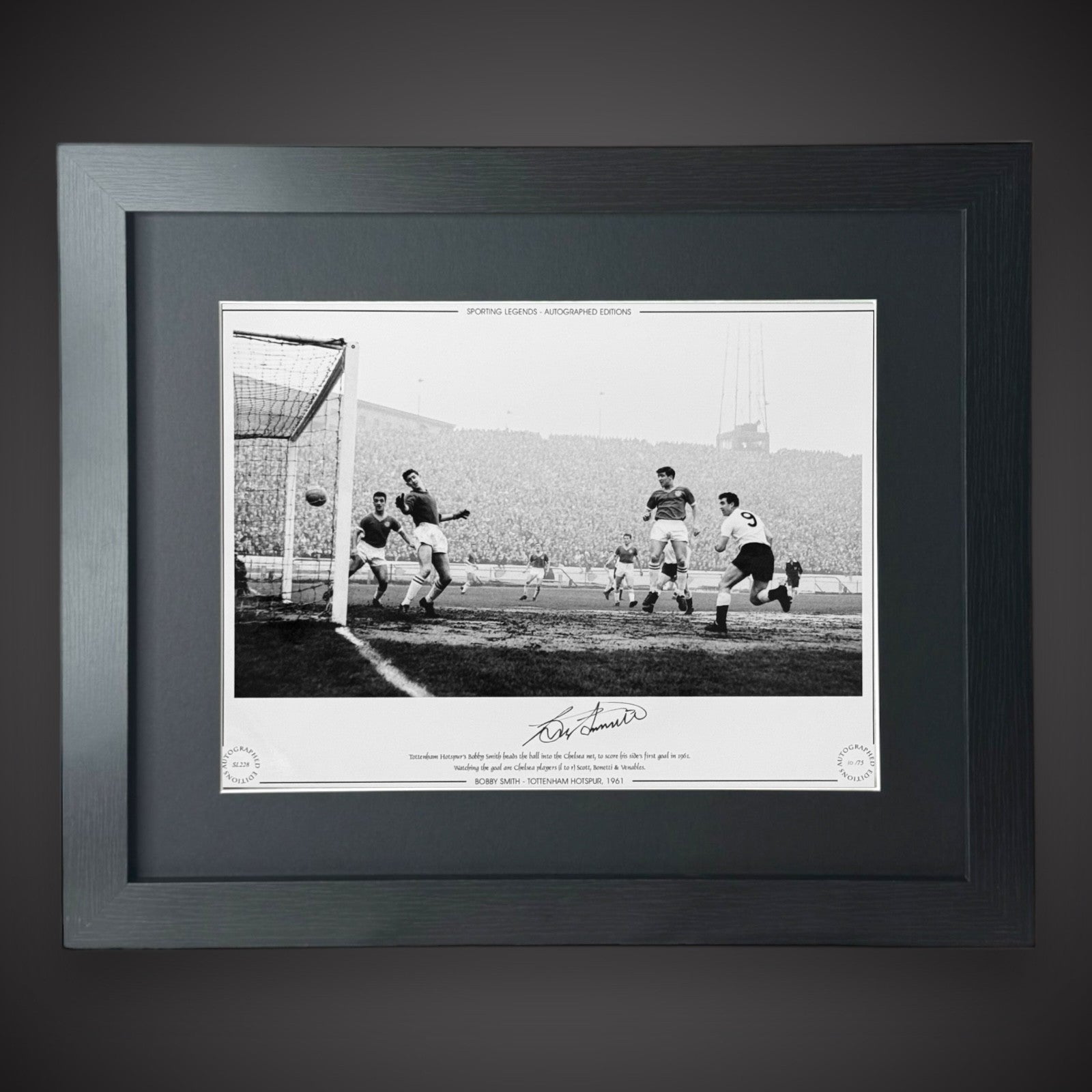 Frame Bobby Smith - TOTTENHAM HOTSPUR Signed Photo £44.990