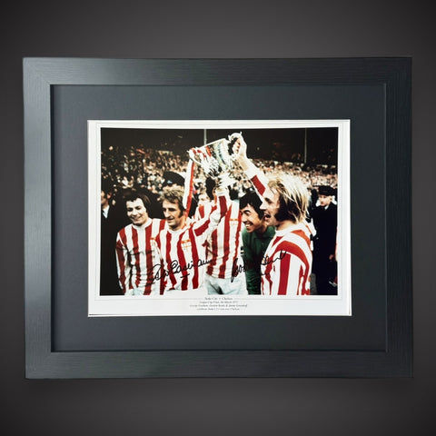 Framed Stoke City Cup Win Signed Gordon Banks & George Eastham £44.99 16X200