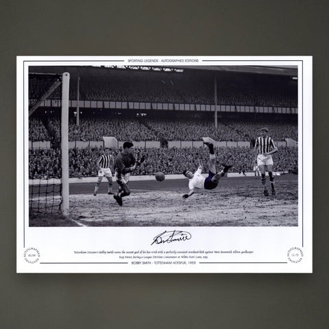 Framed Bobby Smith - TOTTENHAM HOTSPUR Signed Photo £39.99 16X201