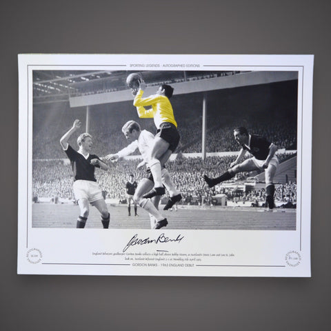 Gordon Banks Of England Lovely Signed Action Shot With  COA £300