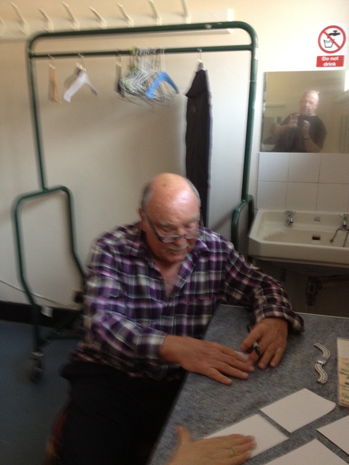 Jimmy Greaves Hand Signed Photo £25 ENGLAND HAT TRICK V SCOTLAND COA A26