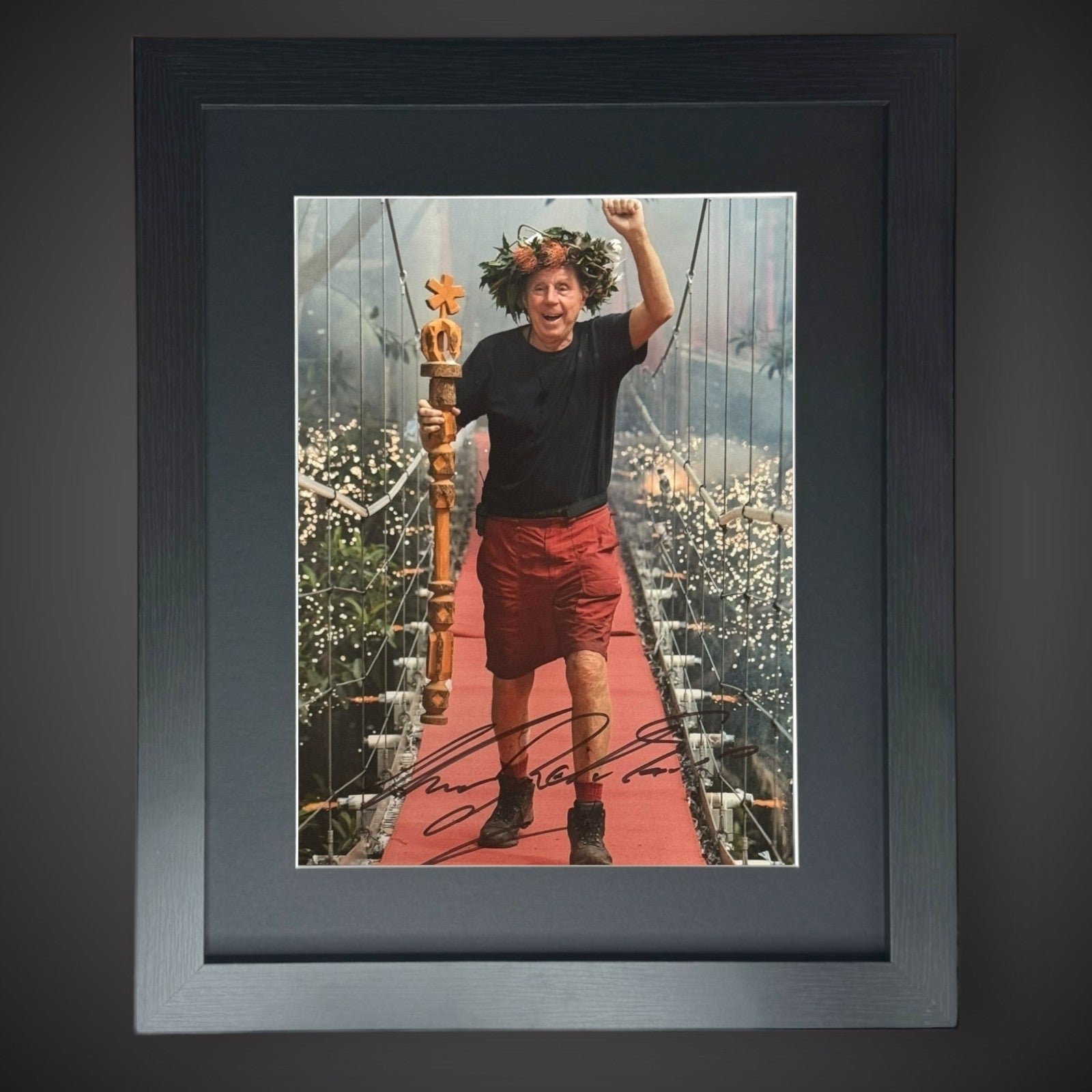 FRAMED Harry Redknapp Signed Photo - King Of The Jungle 16X120