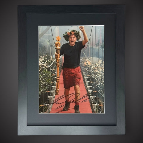 FRAMED Harry Redknapp Signed Photo - King Of The Jungle 16X120