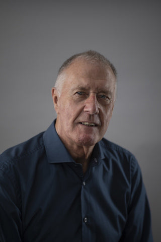 Sir Geoff Hurst HandSigned In Gold Inscribed  66 16 X 12 Photograph  COA  £456