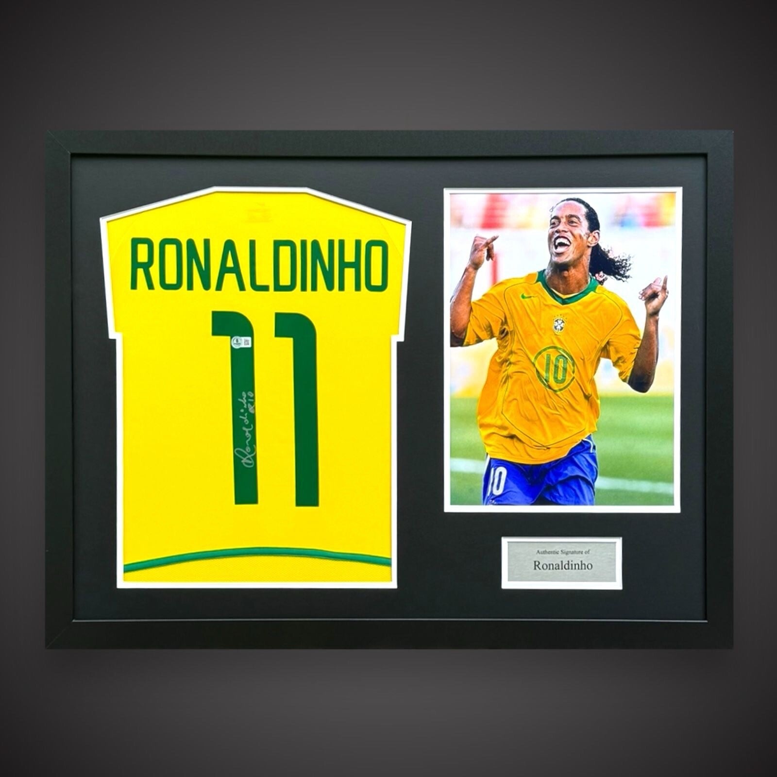 Ronaldinho Hand Signed Brazil Football Shirt Framed With  A Photo Beckett £5990
