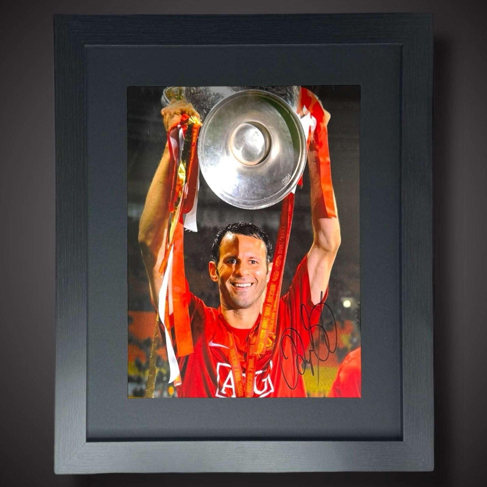 Framed Manchester United Ryan Giggs Hand Signed Photograph £49.990