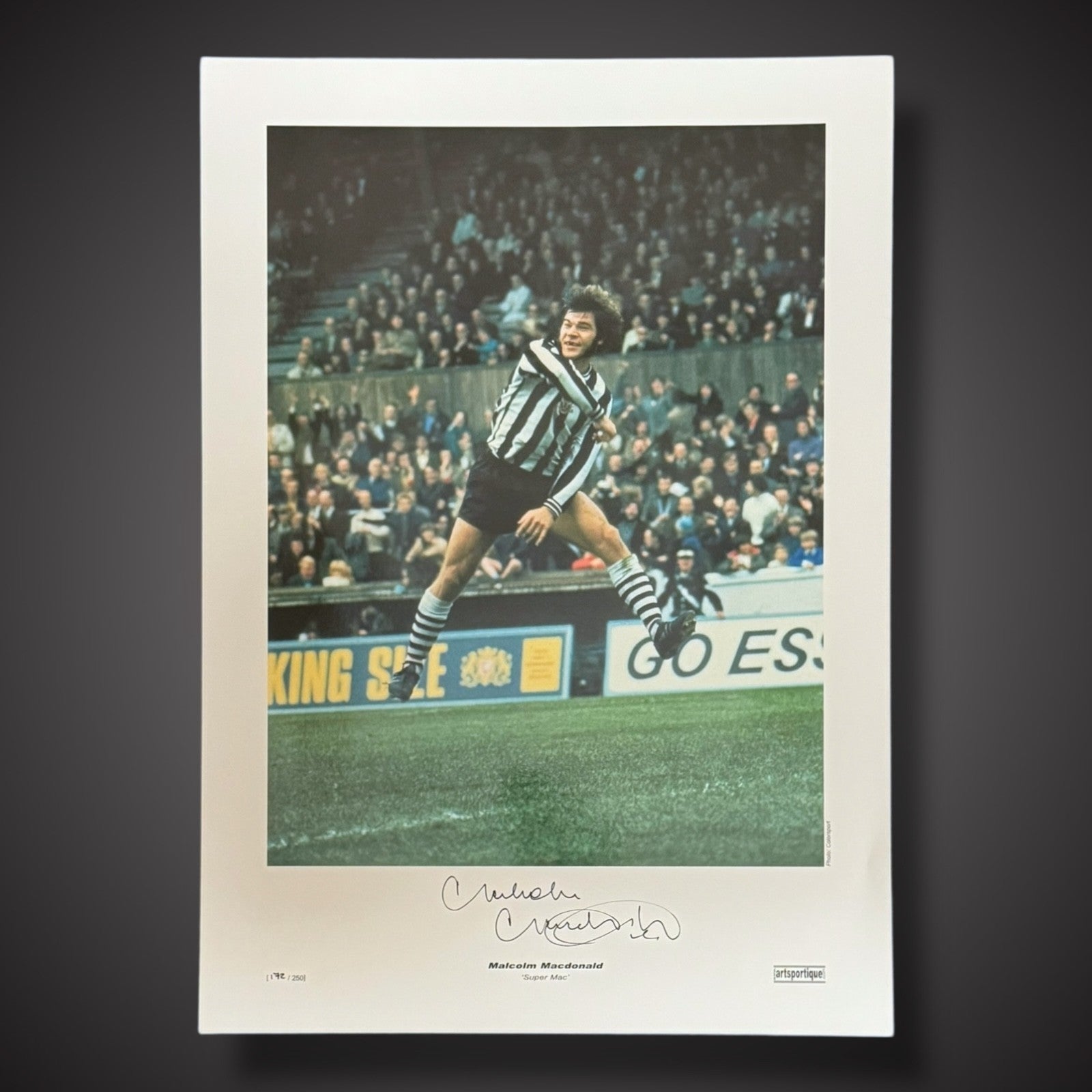 Newcastle Legend SUPERMAC Malcolm McDonald Signed Photo Superb £25 A20
