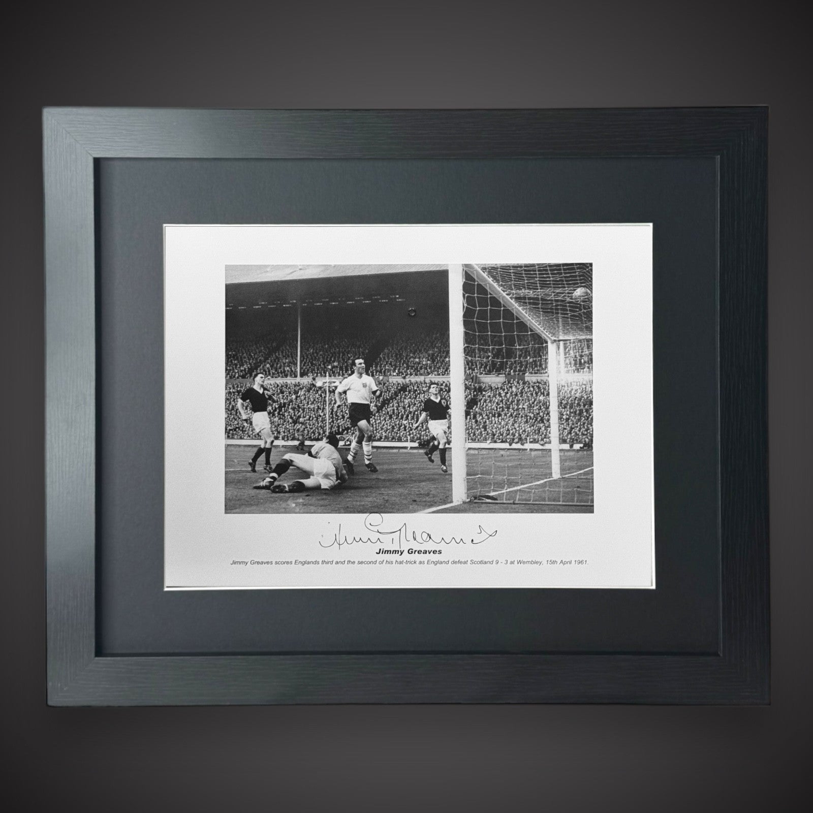 FRAMED Jimmy Greaves 1961 Signed Photo £49 ENGLAND HATTRICK V SCOTLAND COA 16X120