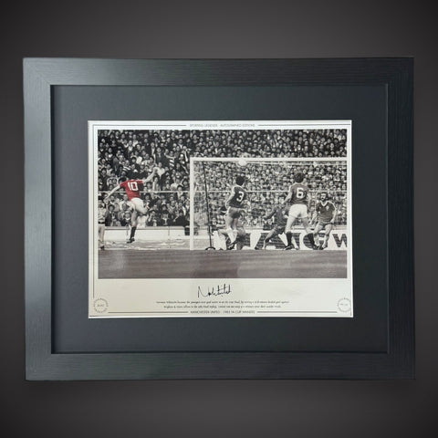 Framed Manchester United 1983 Norman Whiteside Signed Photo £44.990