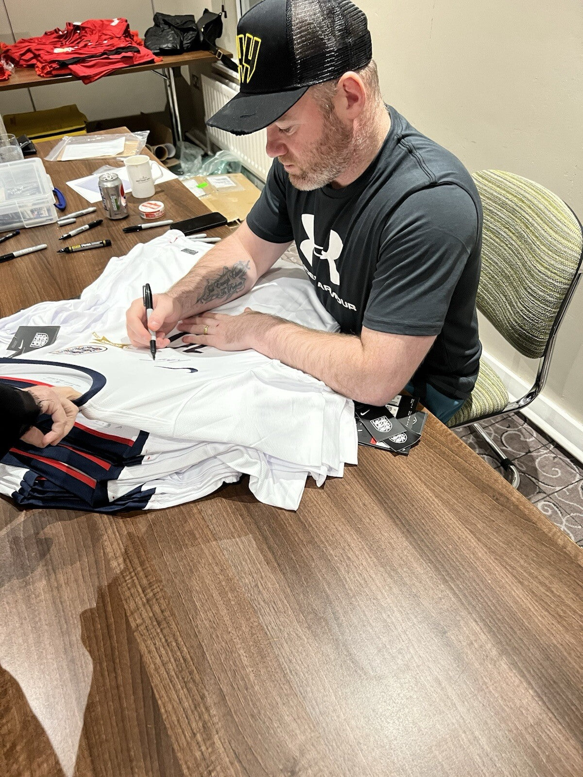 Wayne Rooney Hand Signed England Football Shirt  £150 With COA  Private Signing9