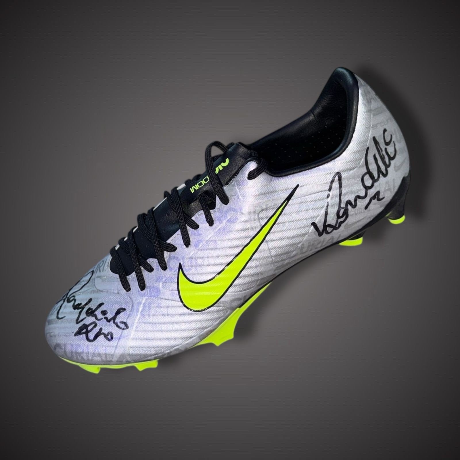 Ronaldo R9 & Ronaldinho R10 Hand Signed Boot - Beckett Sticker Authentic £7500