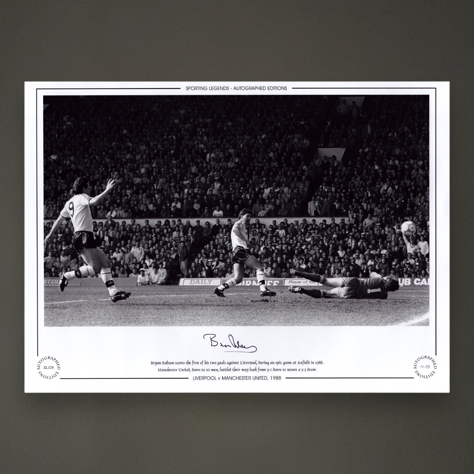 Bryan Robson Manchester United 1988 Hand Signed Photo £25 12X160