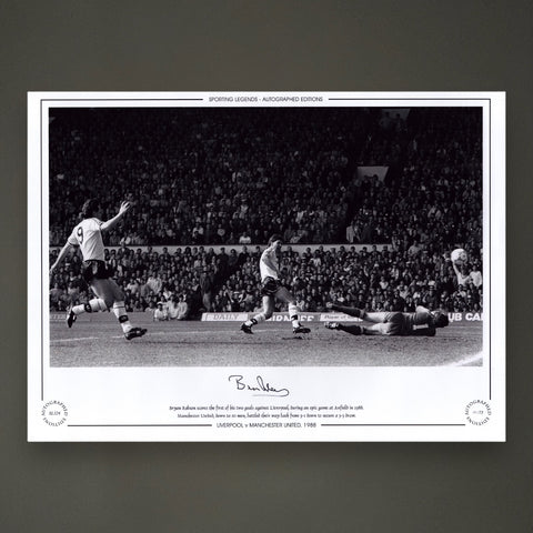 Bryan Robson Manchester United 1988 Hand Signed Photo £25 12X160