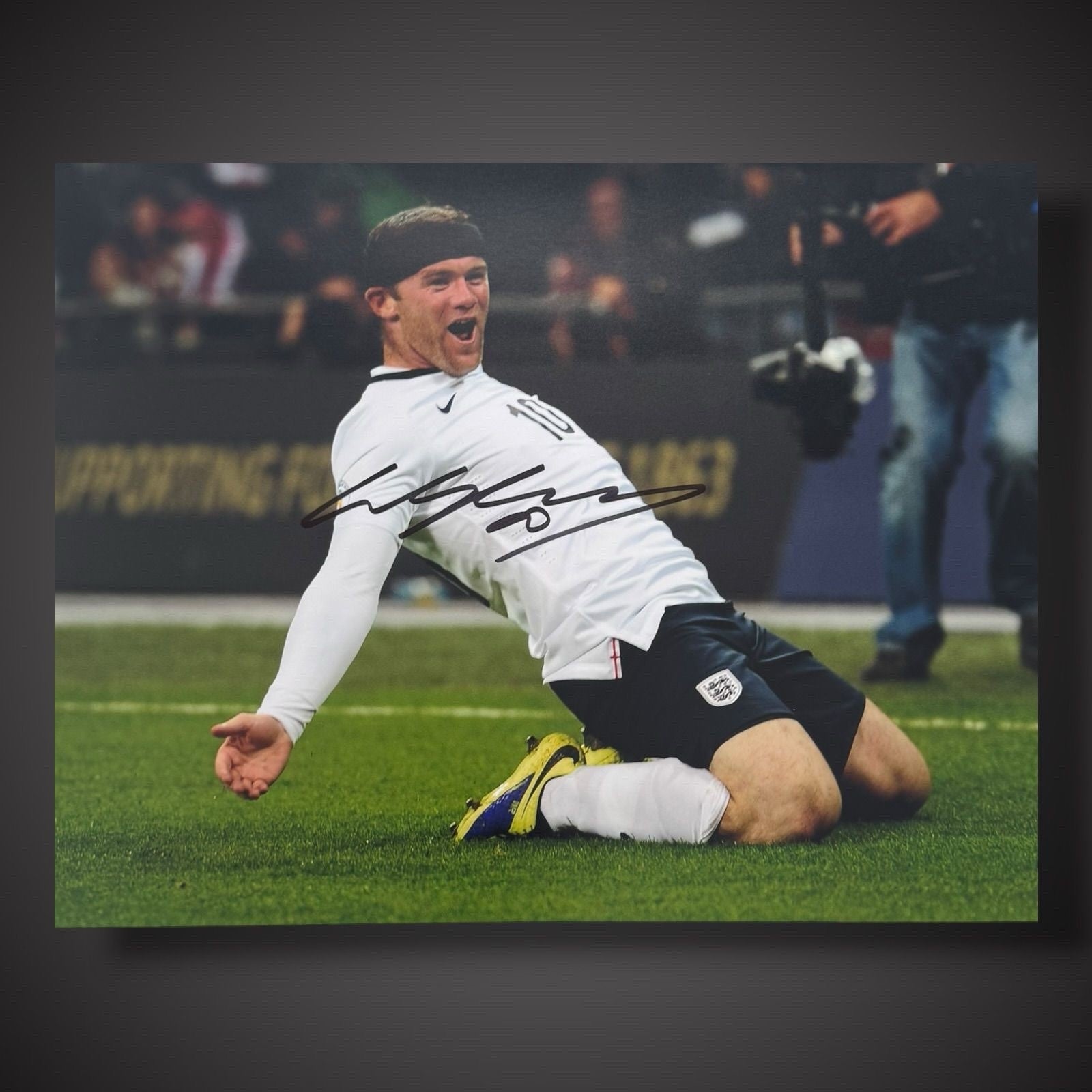 Wayne Rooney Hand Signed 16x12 England Photo  With COA  £450