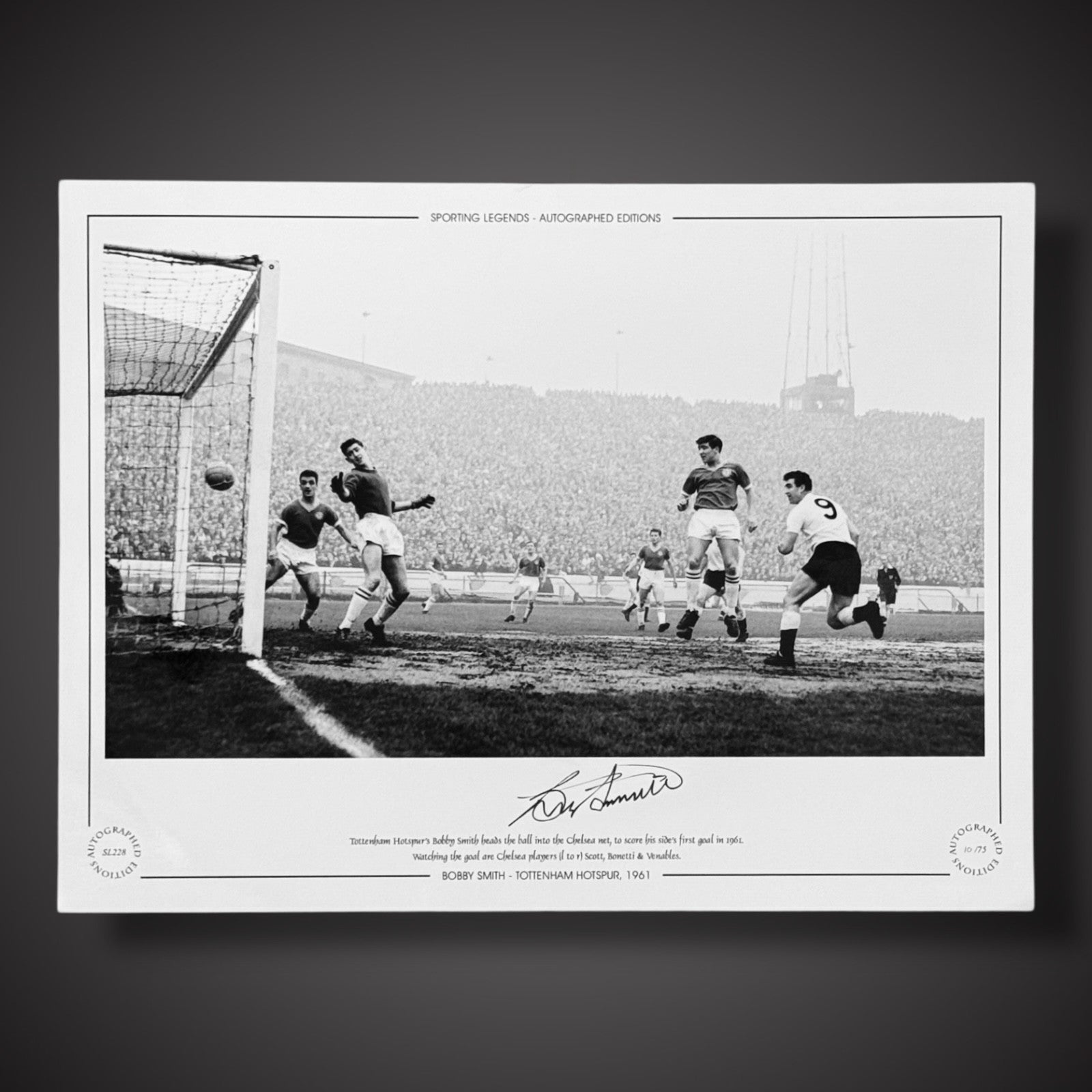Frame Bobby Smith - TOTTENHAM HOTSPUR Signed Photo £44.991