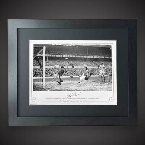 Framed Bobby Smith - TOTTENHAM HOTSPUR Signed Photo £39.99 16X200