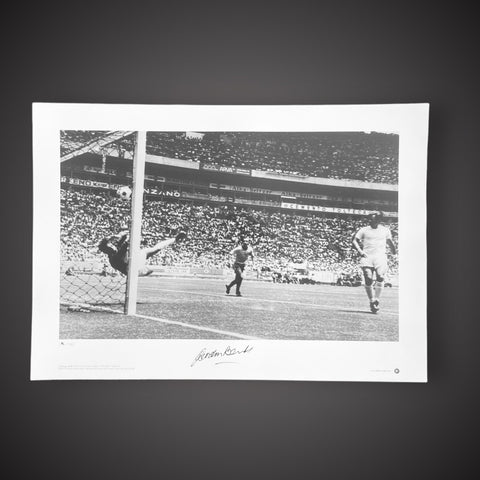Gordon Banks Signed Photo- Greatest Save England £19.990