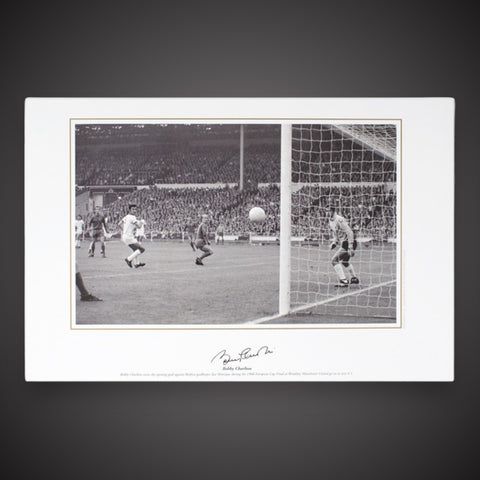 SIR BOBBY CHARLTON MANCHESTER UNITEDSigned 68 European Cup Final Photo £99 12X160