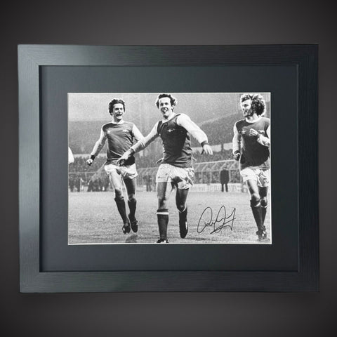 FRAMED Fantastic Liam Brady Hand Signed Photograph- Arsenal £45 16X120