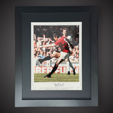 FRAMED Stuart Pearson Manchester United 1977 FA Cup Winners Photo £450