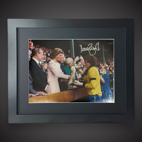 FRAMED Dave Beasant Wimbledon FC Signed Photo £45 16X120