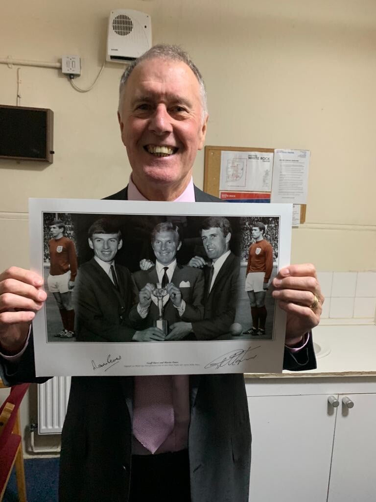 Framed Geoff Hurst And Martin Peters Dual Signed England 1966 £44.99 16X202