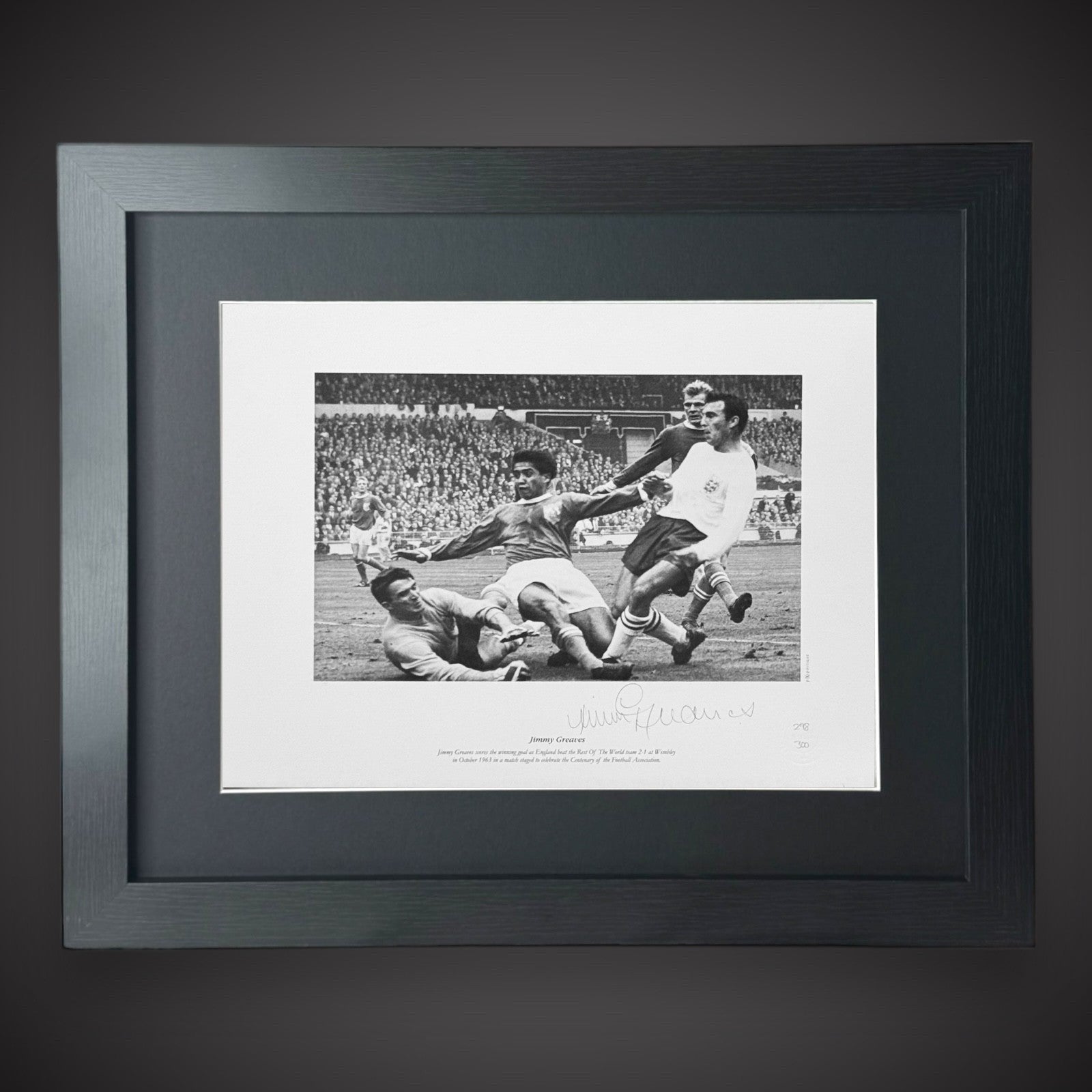 Framed JIMMY GREAVES - England Hand Signed Photo 16x12 £44.995