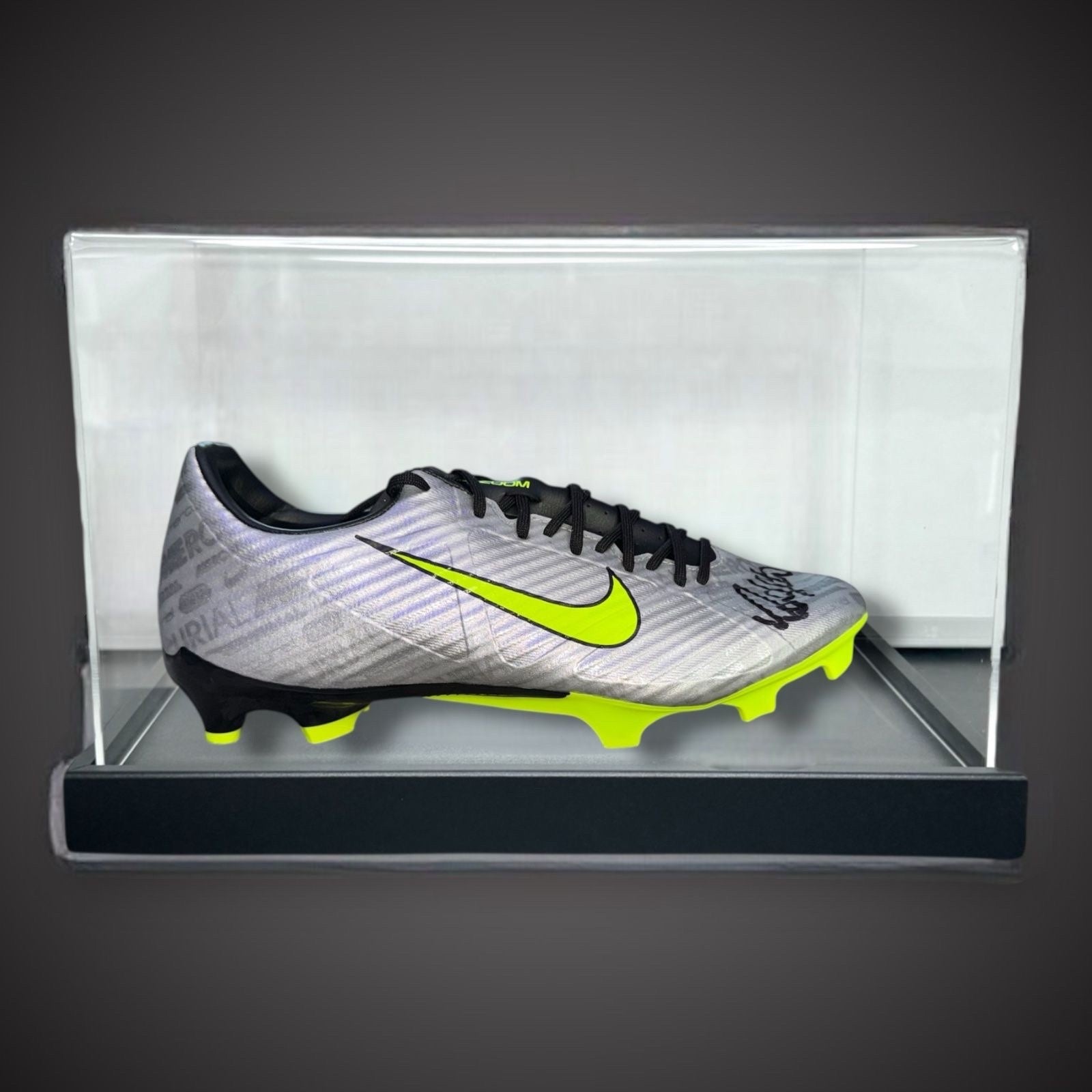 Ronaldo R9 Signed Football Boot With Beckett Sticker Authenticity In A Case £5000