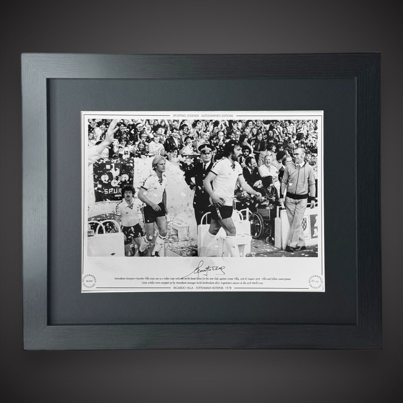 Framed Ricardo Villa Hand Signed Tottenham Hotspur 1978 Photo0