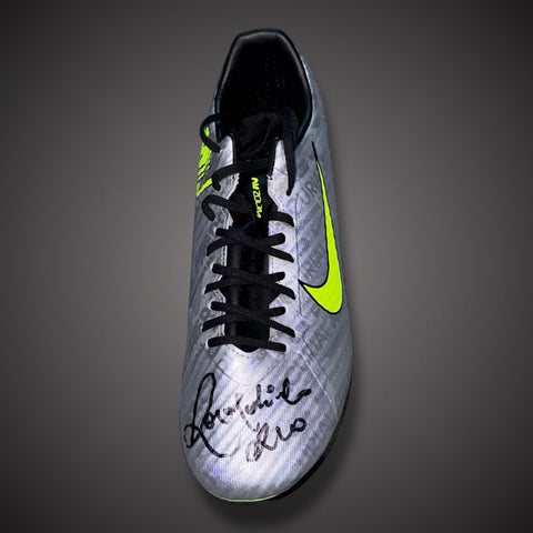 Ronaldinho R10 Hand Signed Football Boot Beckett Sticker Authentication.